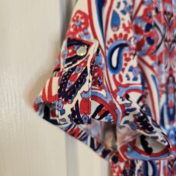 Sami & Jo Multicolor Shortsleeve With Snap Woman's Top Size Small With Stretch - Picture 4 of 10